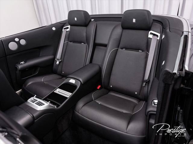 Used 2018 Rolls-Royce Dawn RWD image 33