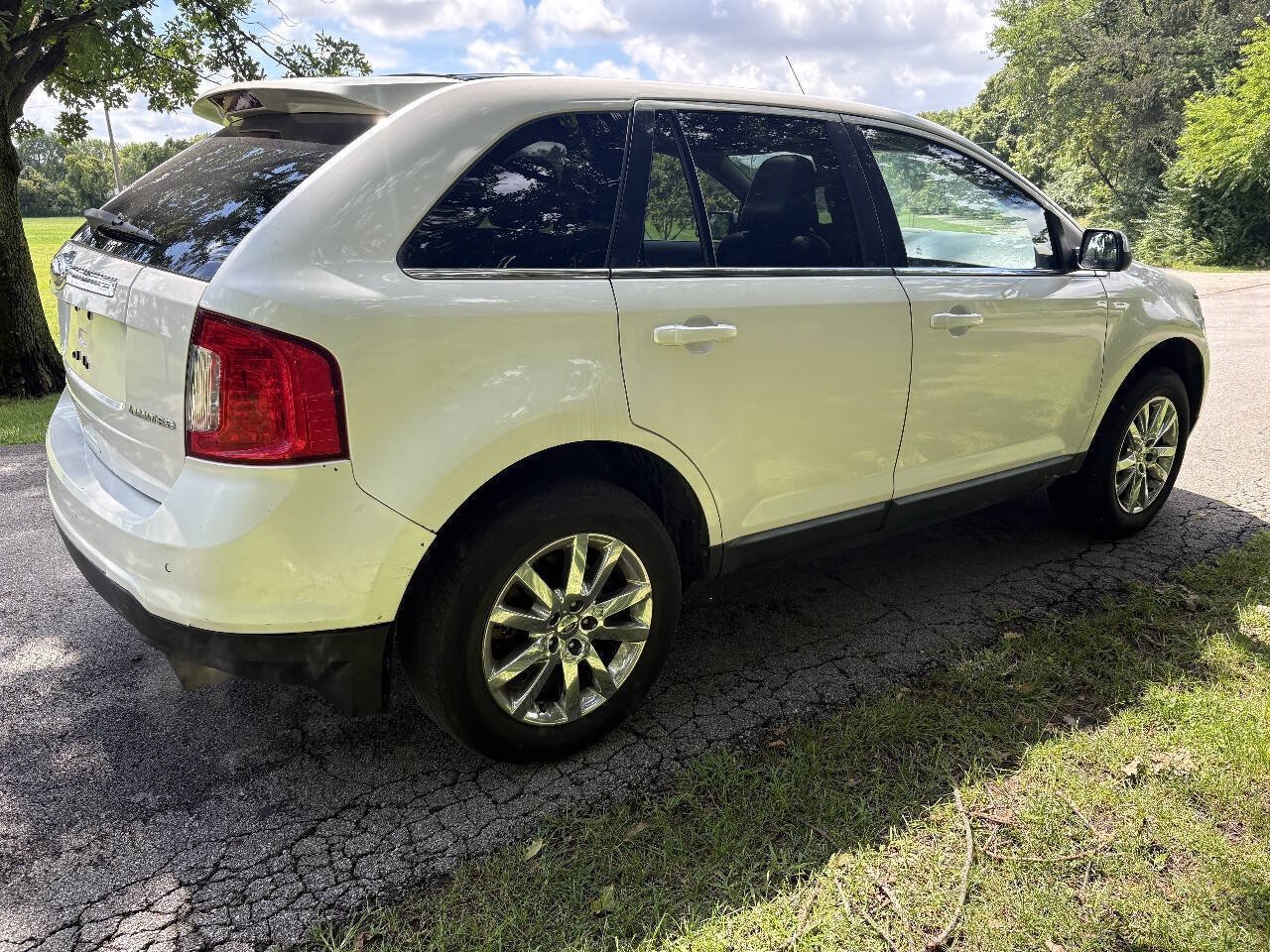 Used 2011 Ford Edge Limited FWD image 11