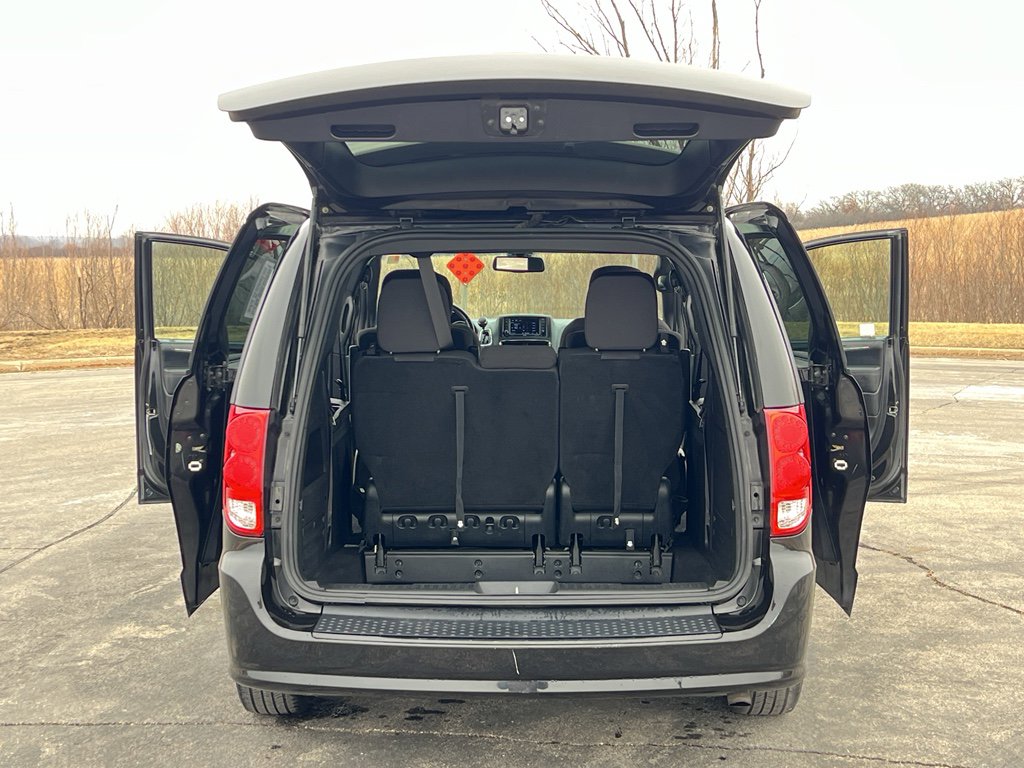 Used 2020 Dodge Grand Caravan SE image 36