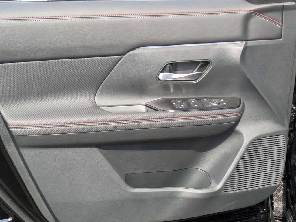 New 2025 Nissan Kicks SR w/ SR Premium Package image 7