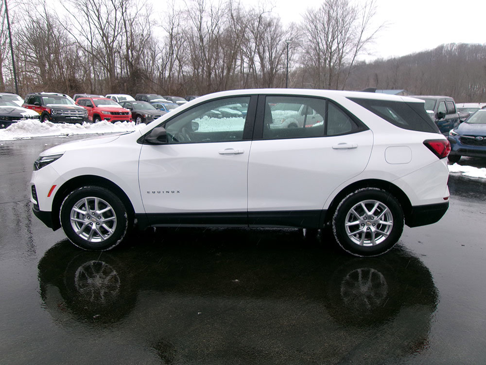 Used 2024 Chevrolet Equinox LS w/ Driver Confidence II Package image 3