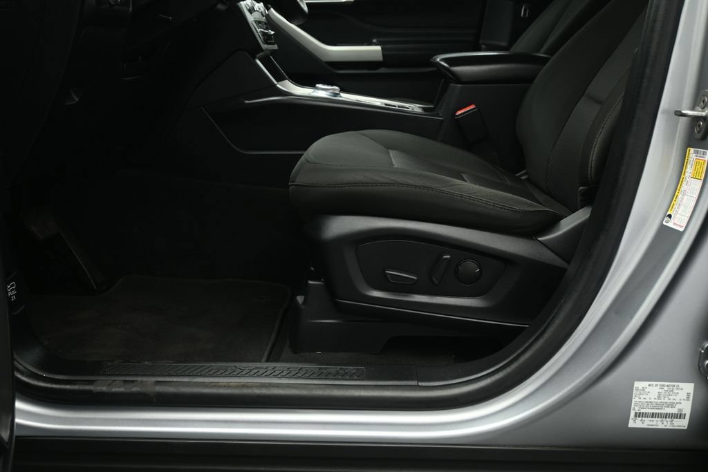 Certified 2022 Ford Explorer XLT RWD image 11
