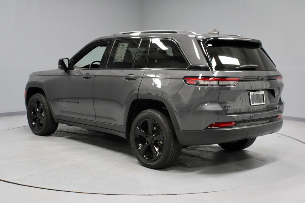 Used 2023 Jeep Grand Cherokee Altitude AWD/4WD image 10