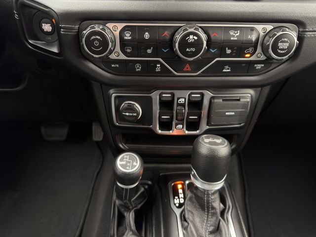 Used 2025 Jeep Wrangler Unlimited Sahara AWD/4WD image 19