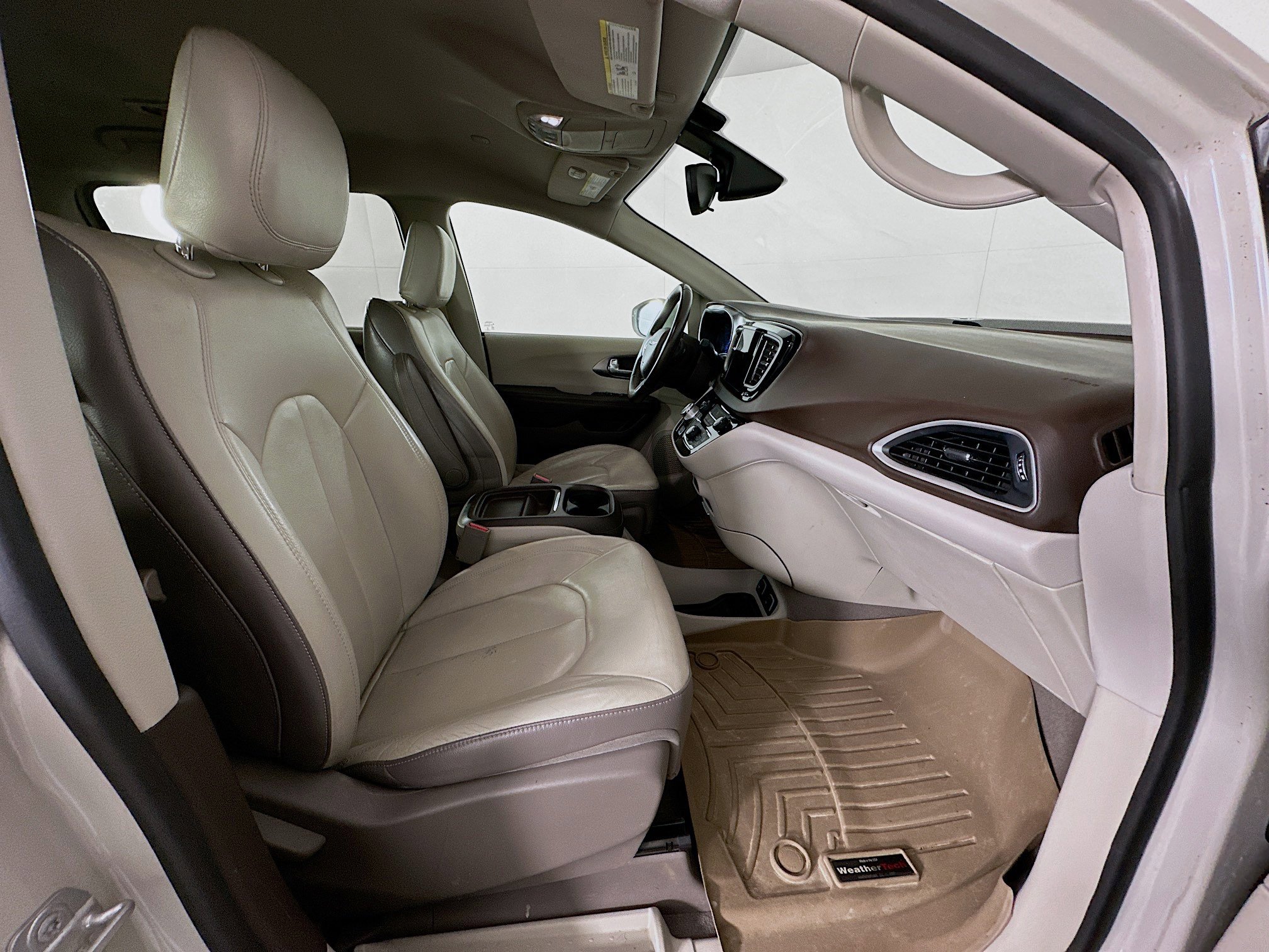 Used 2017 Chrysler Pacifica Touring-L w/ Tire & Wheel Group image 32