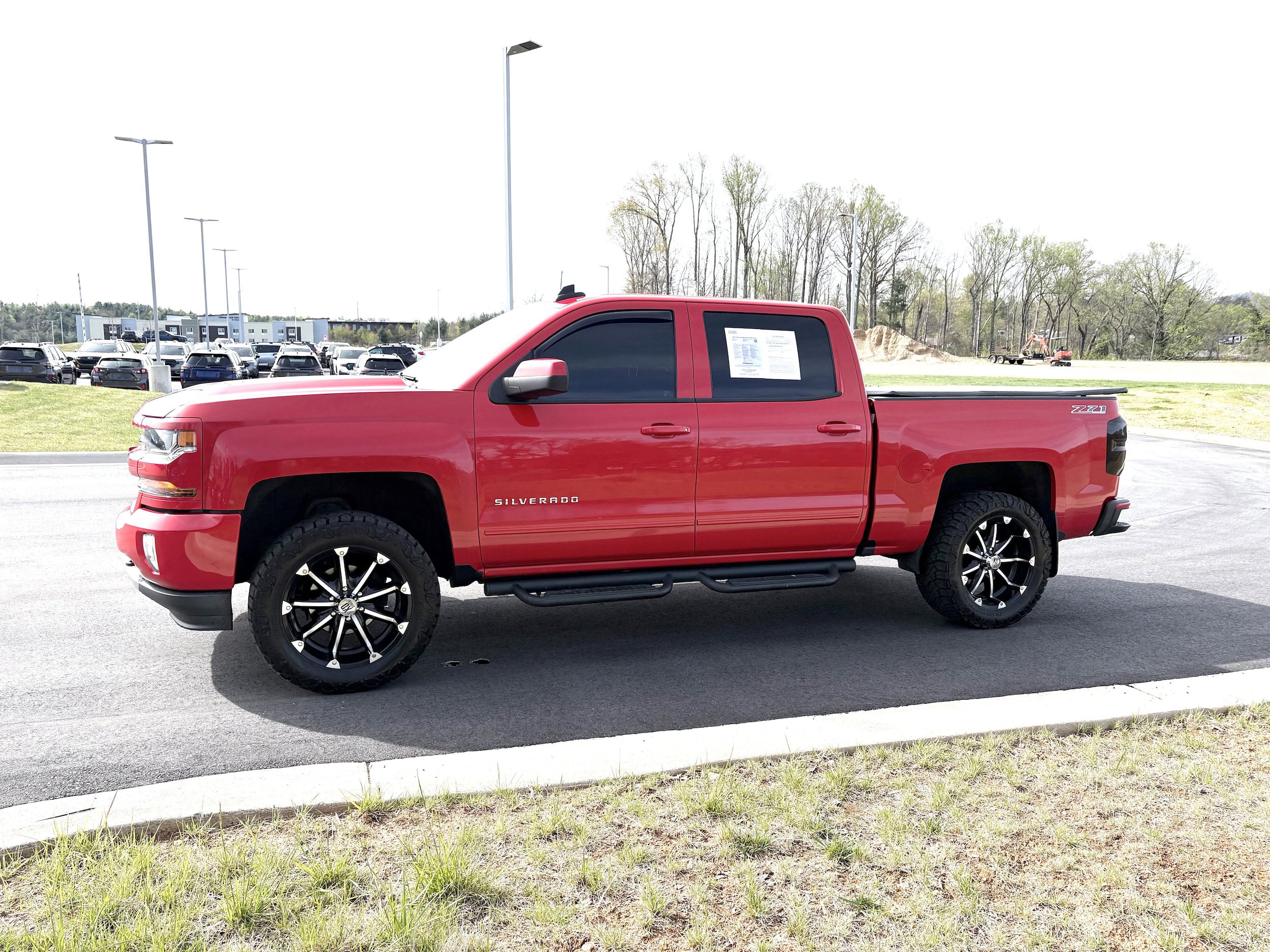 Used 2017 Chevrolet Silverado 1500 LT w/ All Star Edition AWD/4WD image 4