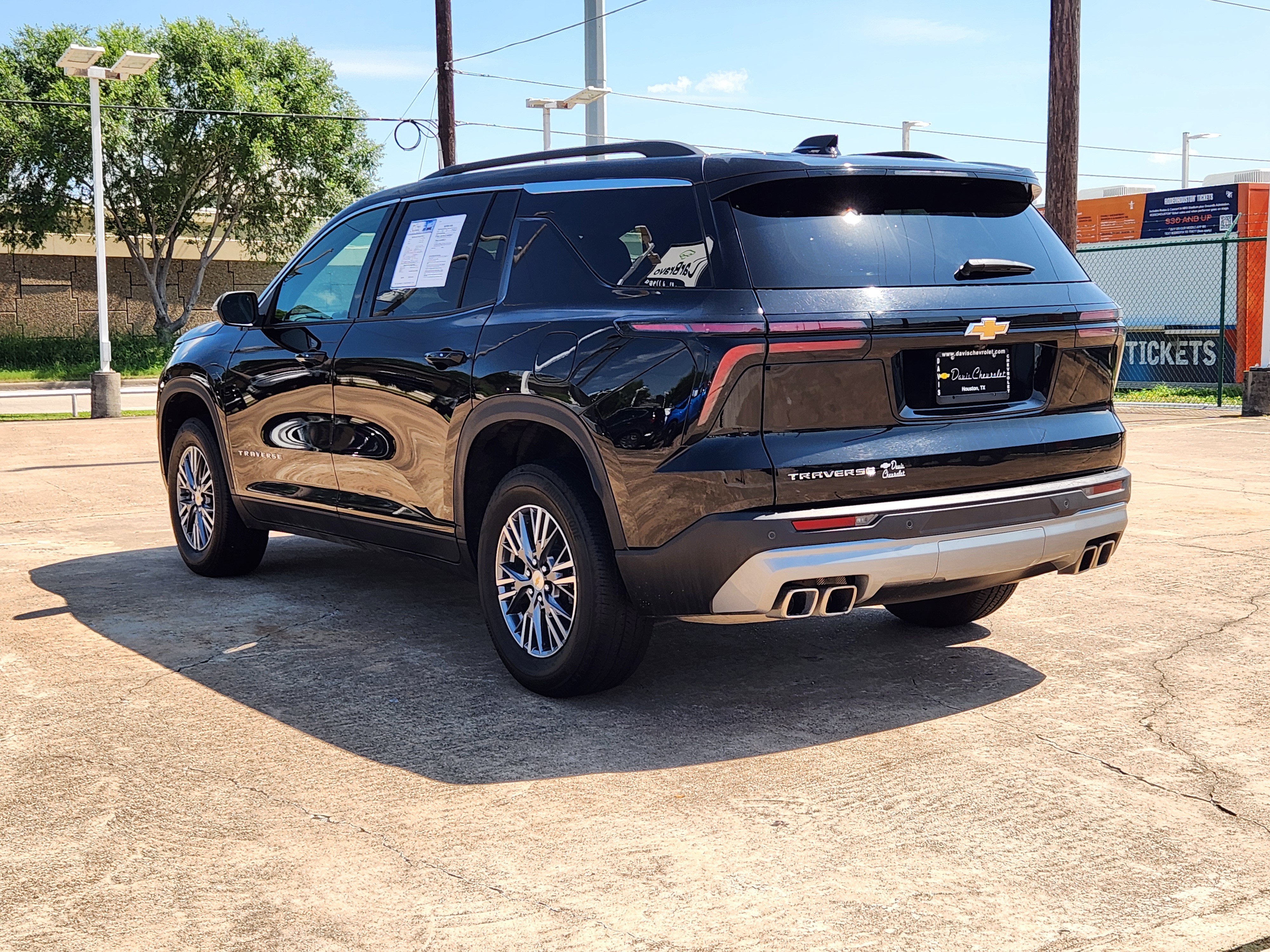 Certified 2025 Chevrolet Traverse LT FWD image 8