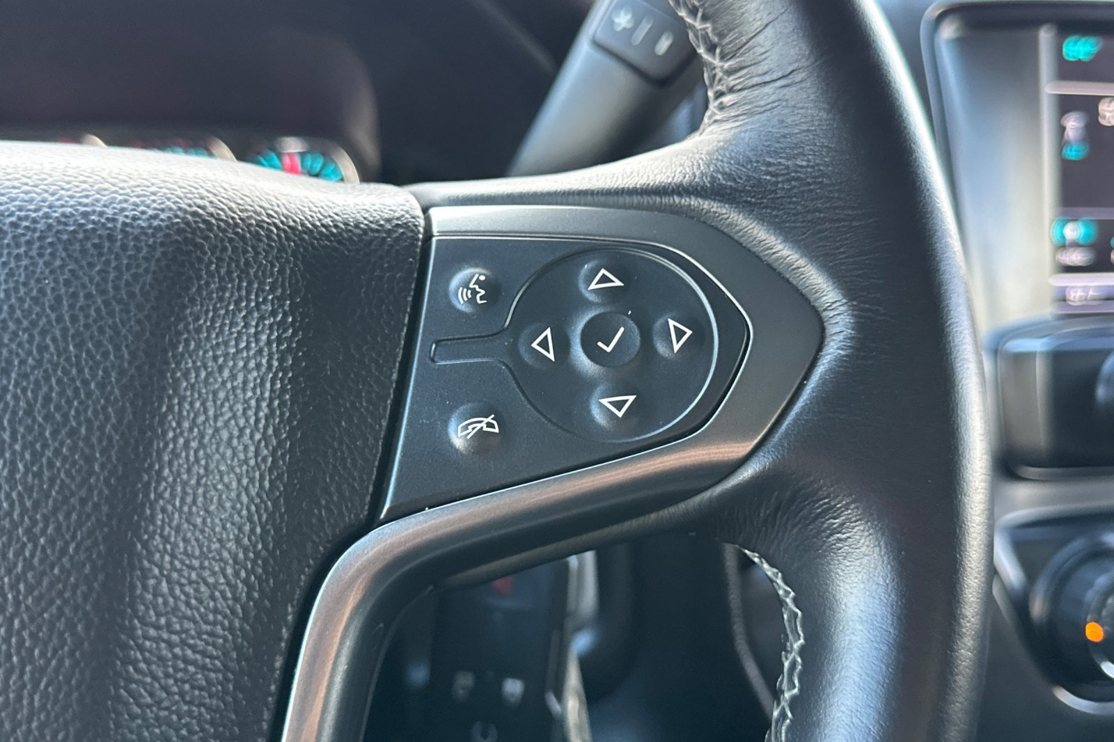 Used 2018 Chevrolet Silverado 1500 LT AWD/4WD image 36