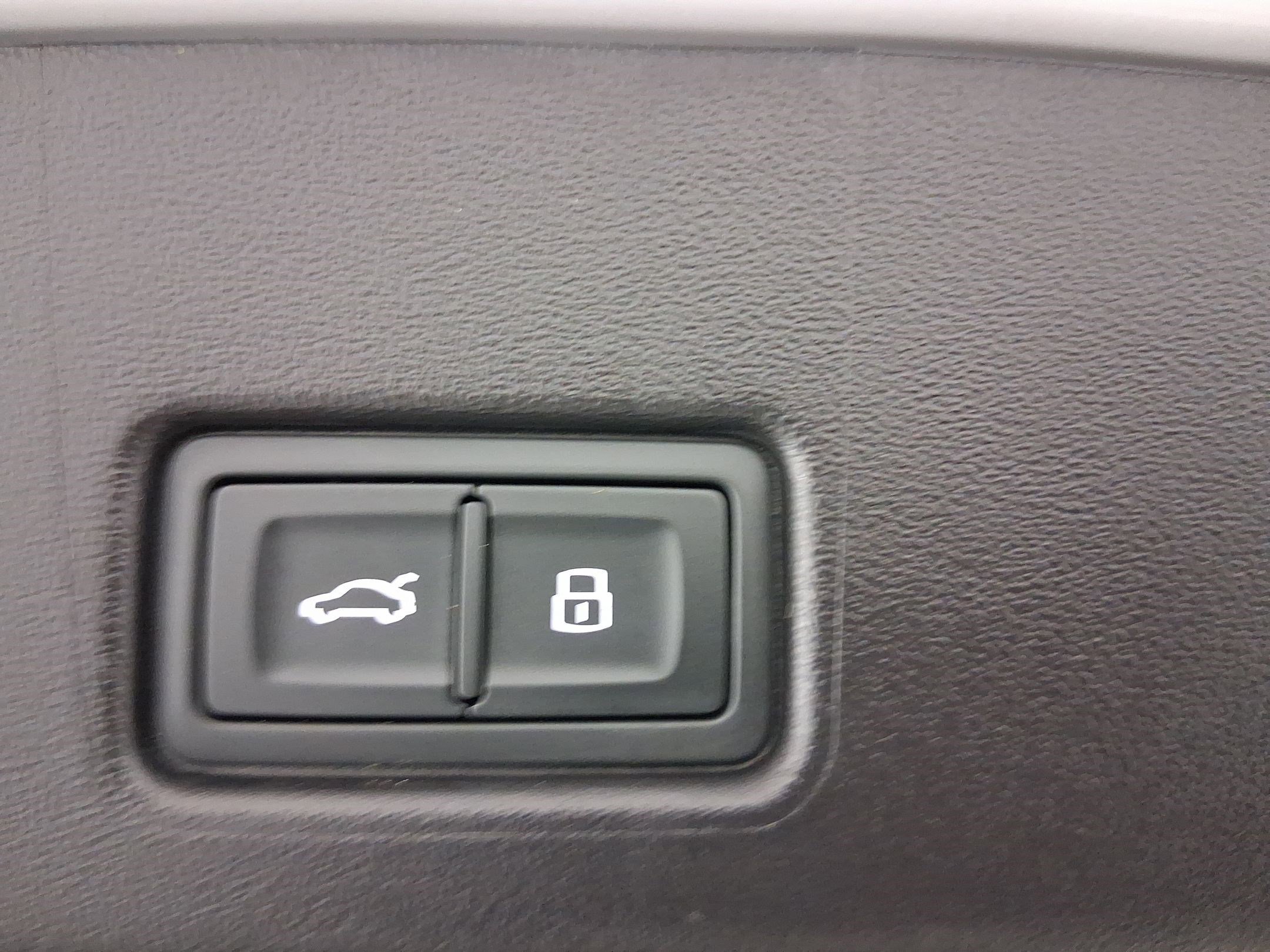 Certified 2023 Audi Q4 e-tron Prestige image 29