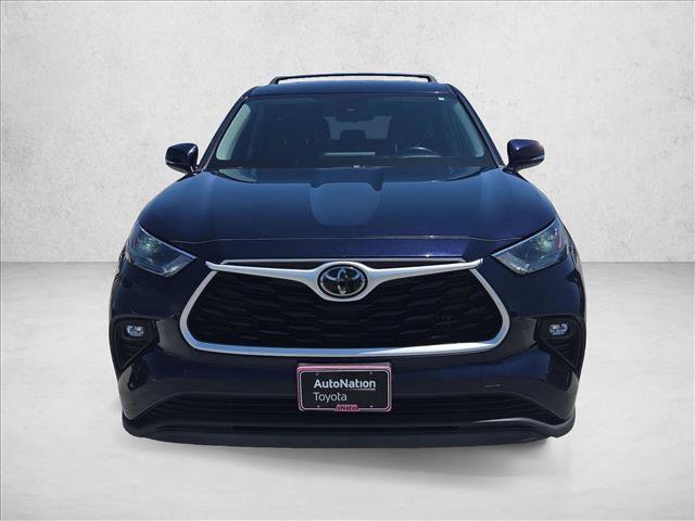Used 2022 Toyota Highlander LE FWD image 2