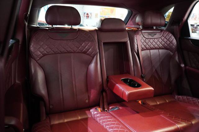 Used 2020 Bentley Bentayga AWD/4WD image 25