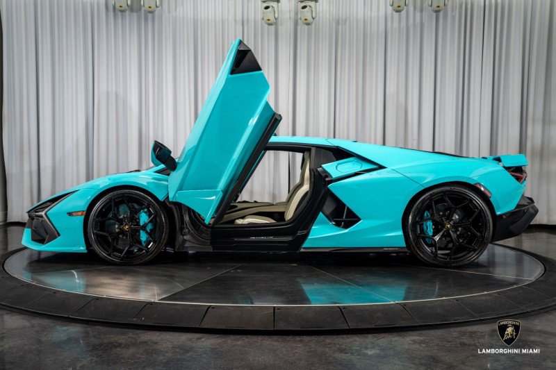Used 2025 Lamborghini Revuelto image 14