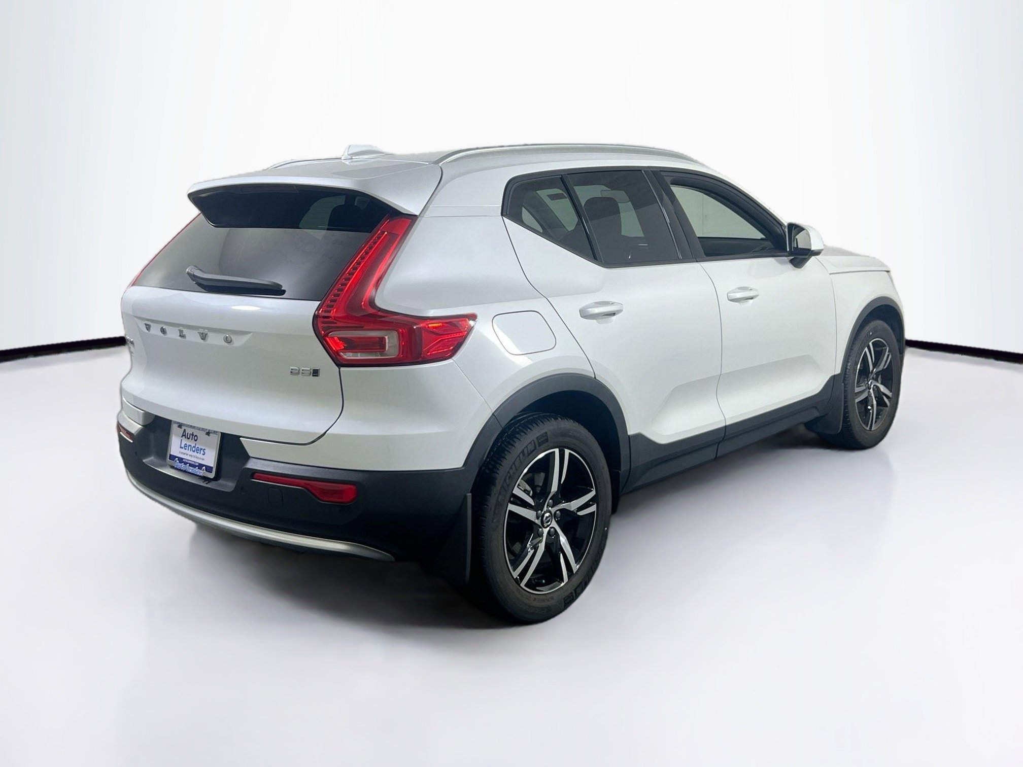 Used 2023 Volvo XC40 B5 Core w/ Climate Package image 5
