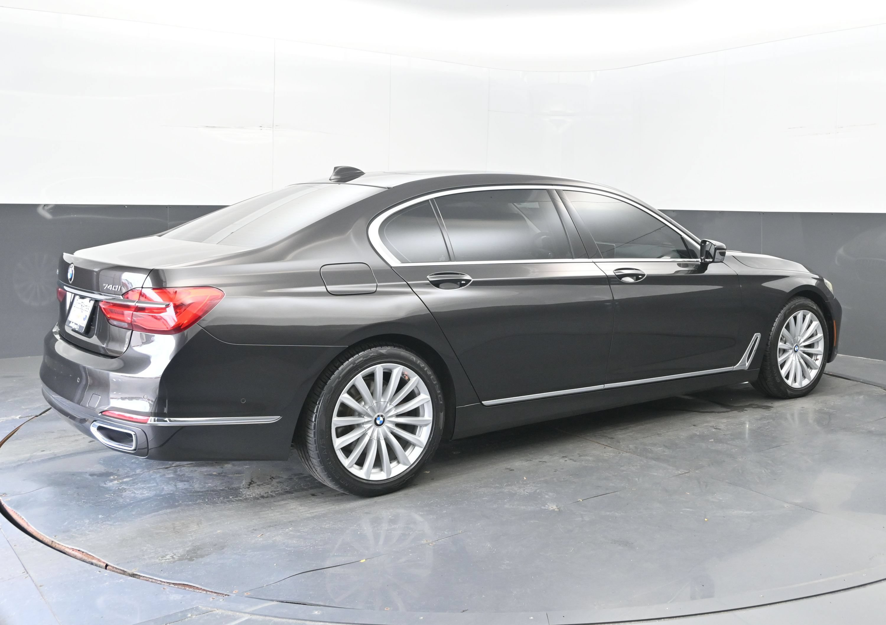 Used 2017 BMW 740i xDrive AWD/4WD image 8