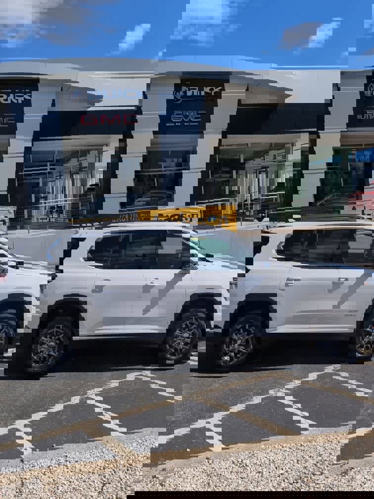 Used 2025 GMC Acadia Elevation image 7