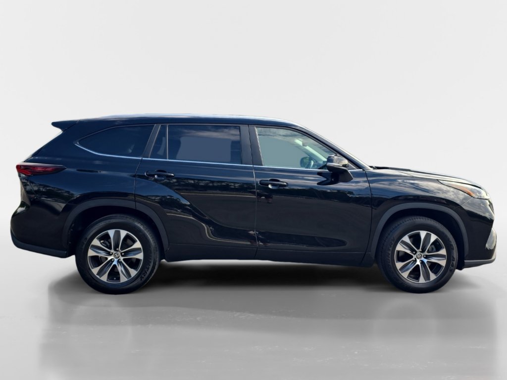 Used 2024 Toyota Highlander XLE image 7