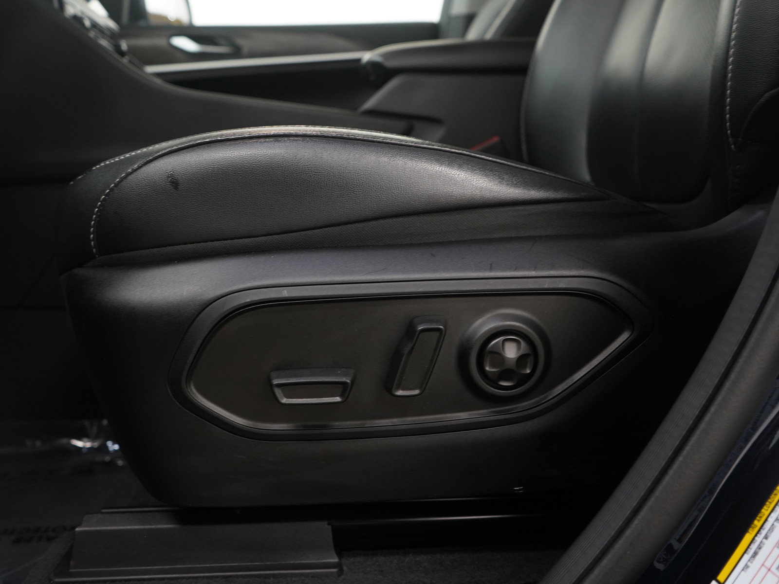 Used 2023 Jeep Grand Cherokee 30th Anniversary image 23