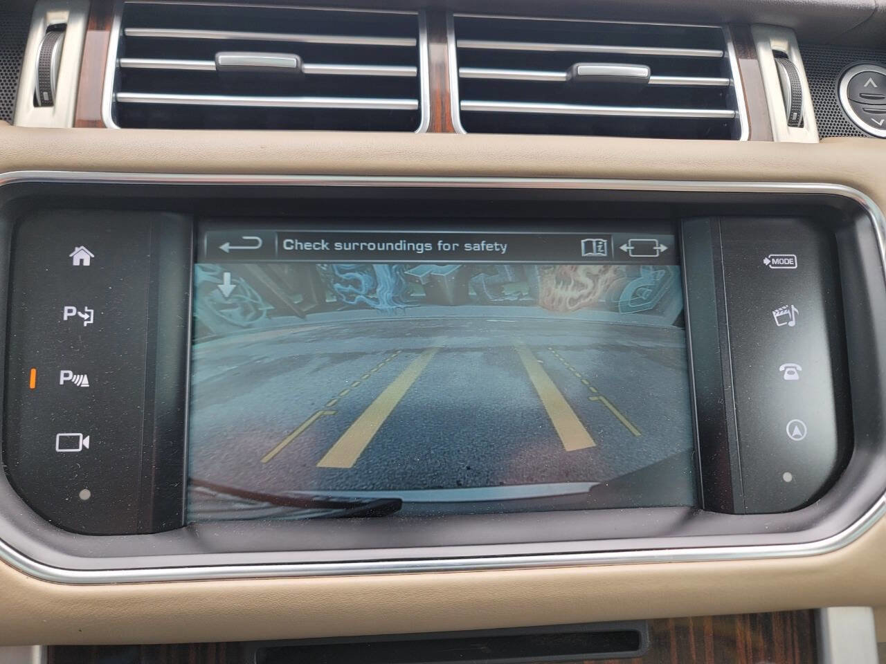 Used 2016 Land Rover Range Rover HSE image 17