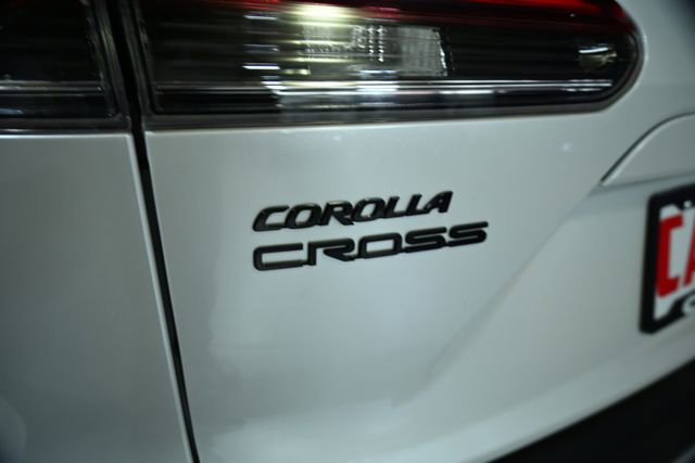 Used 2023 Toyota Corolla Cross XLE w/ Convenience Package image 18