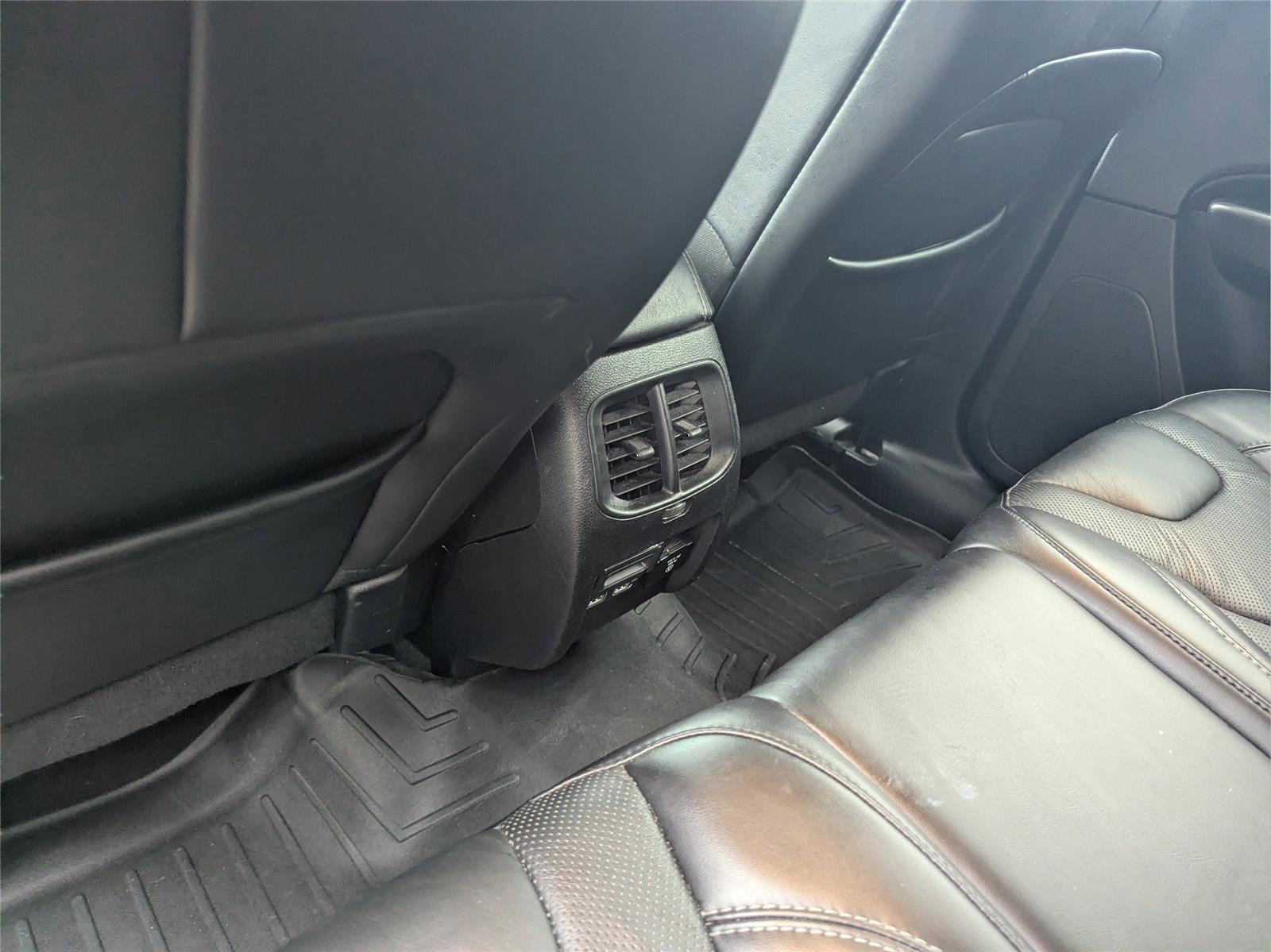 Used 2020 Jeep Cherokee Limited image 17