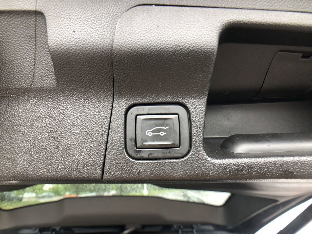 Used 2019 GMC Acadia SLE image 29