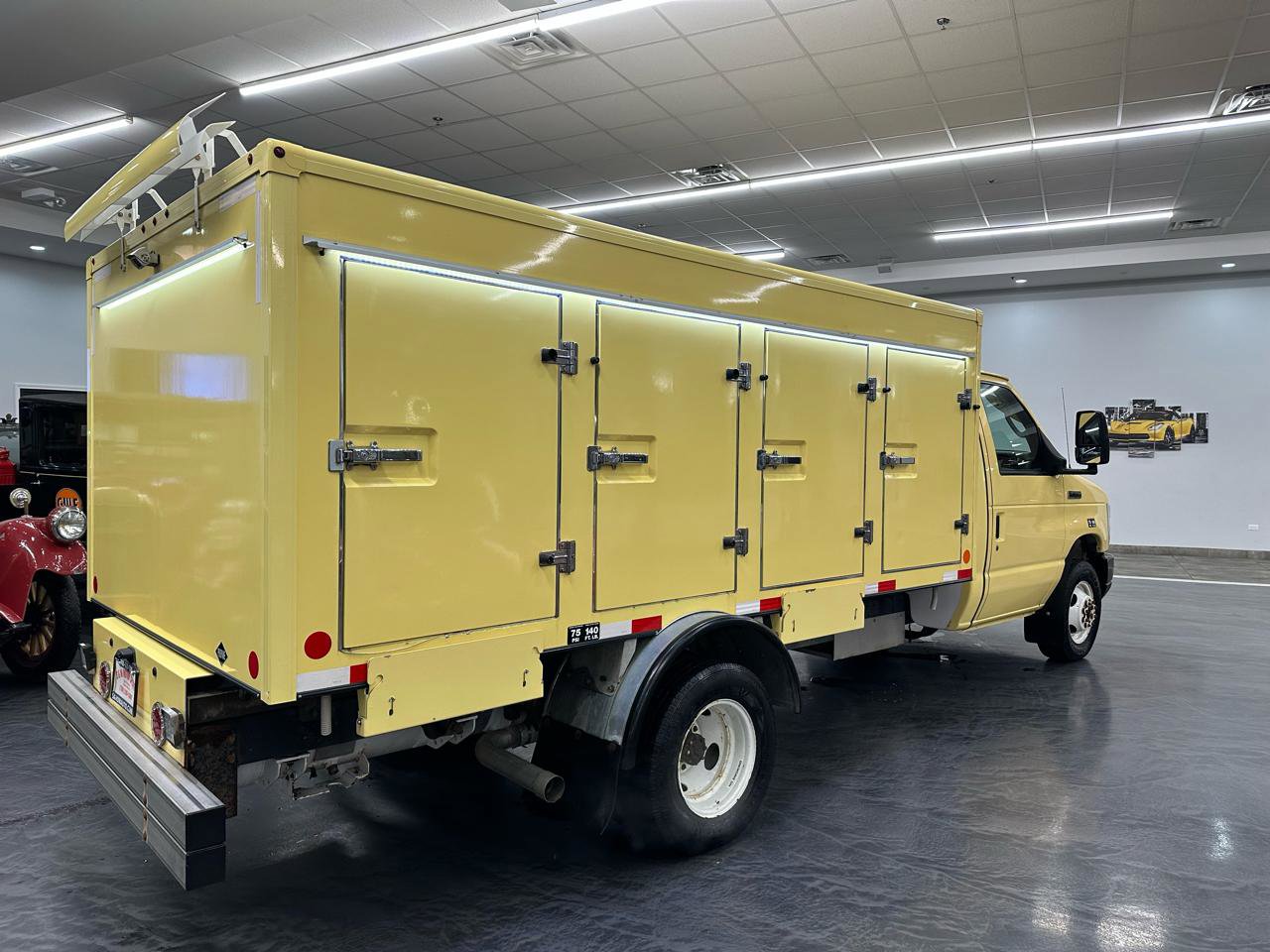 Used 2022 Ford E-450 and Econoline 450 Super Duty RWD image 5