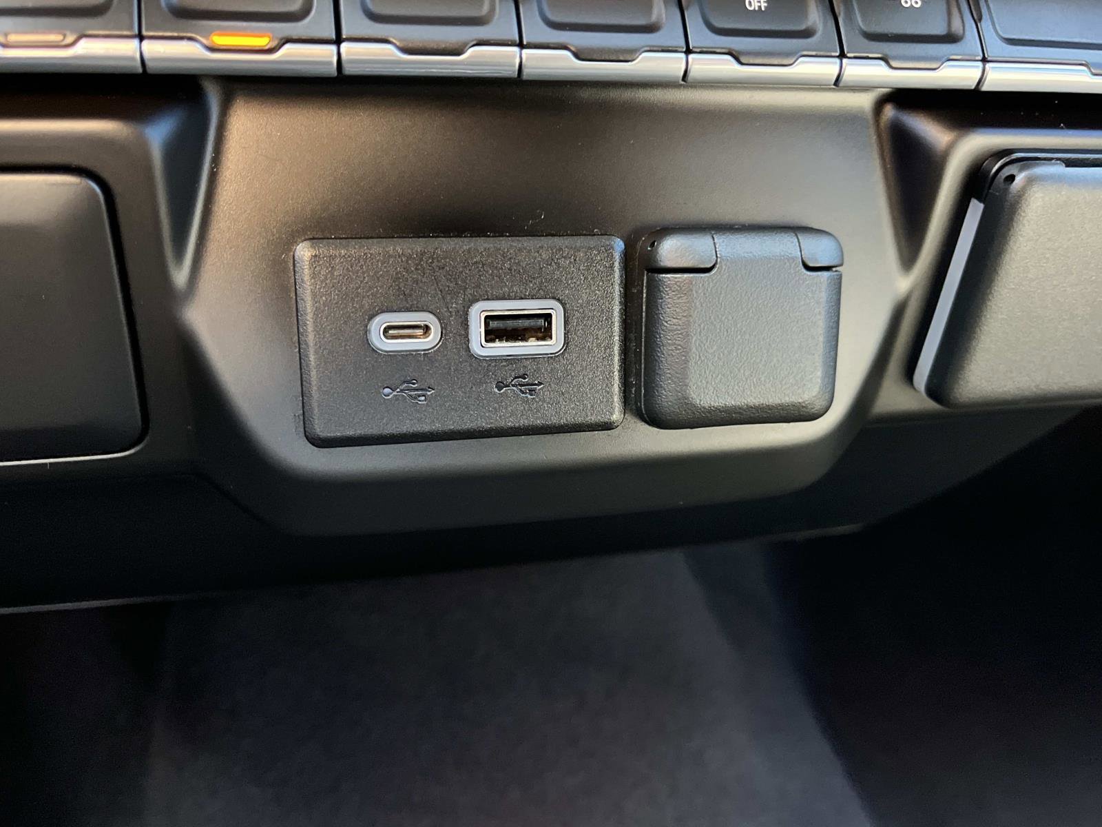 Used 2023 Chevrolet Silverado 1500 Custom image 33