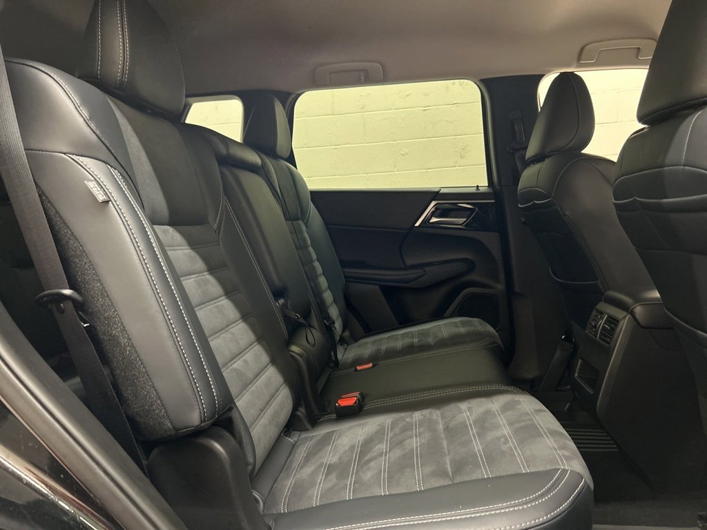 Used 2024 Mitsubishi Outlander SE image 11