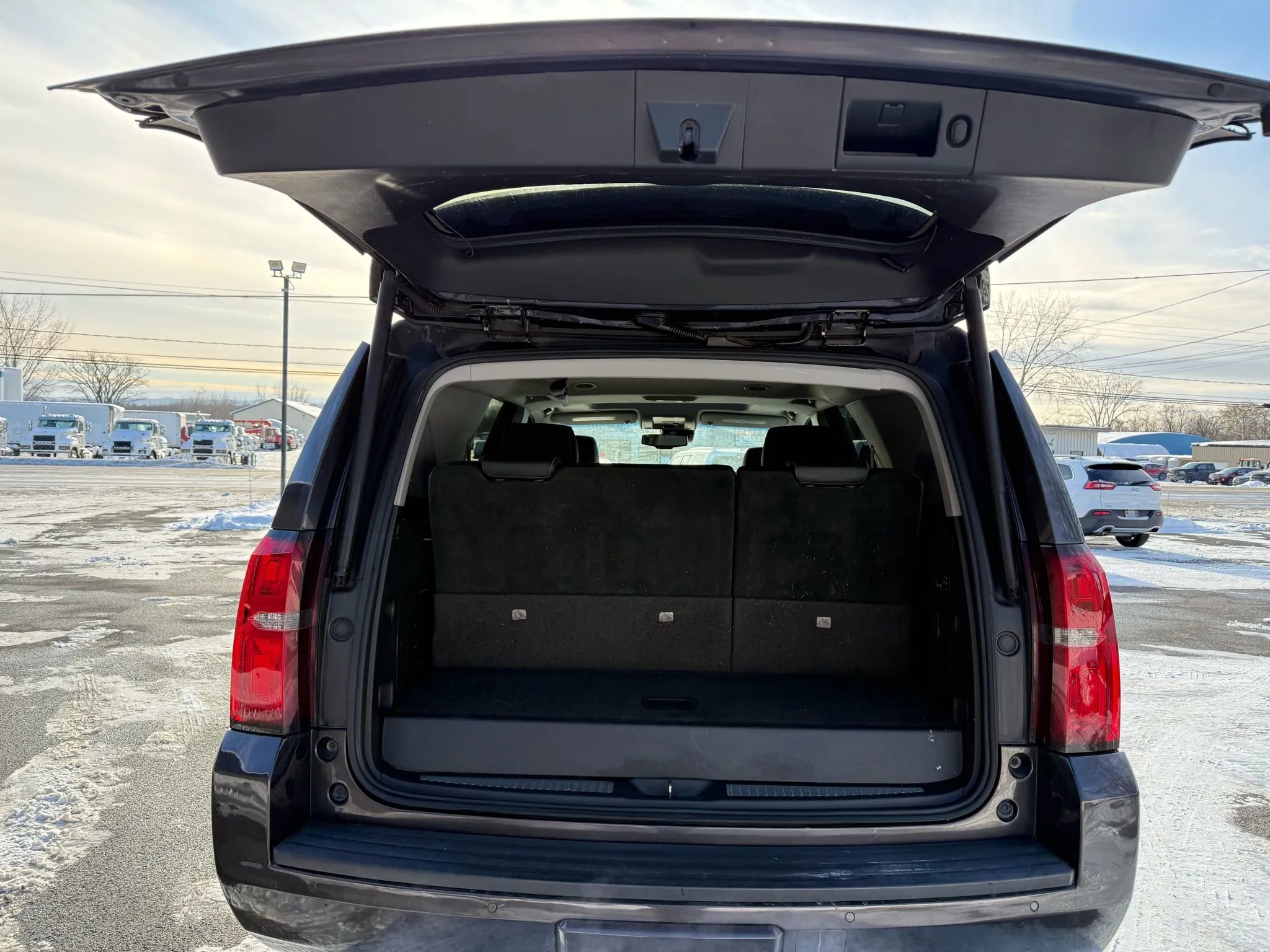 Used 2016 Chevrolet Tahoe LT w/ Luxury Package image 9