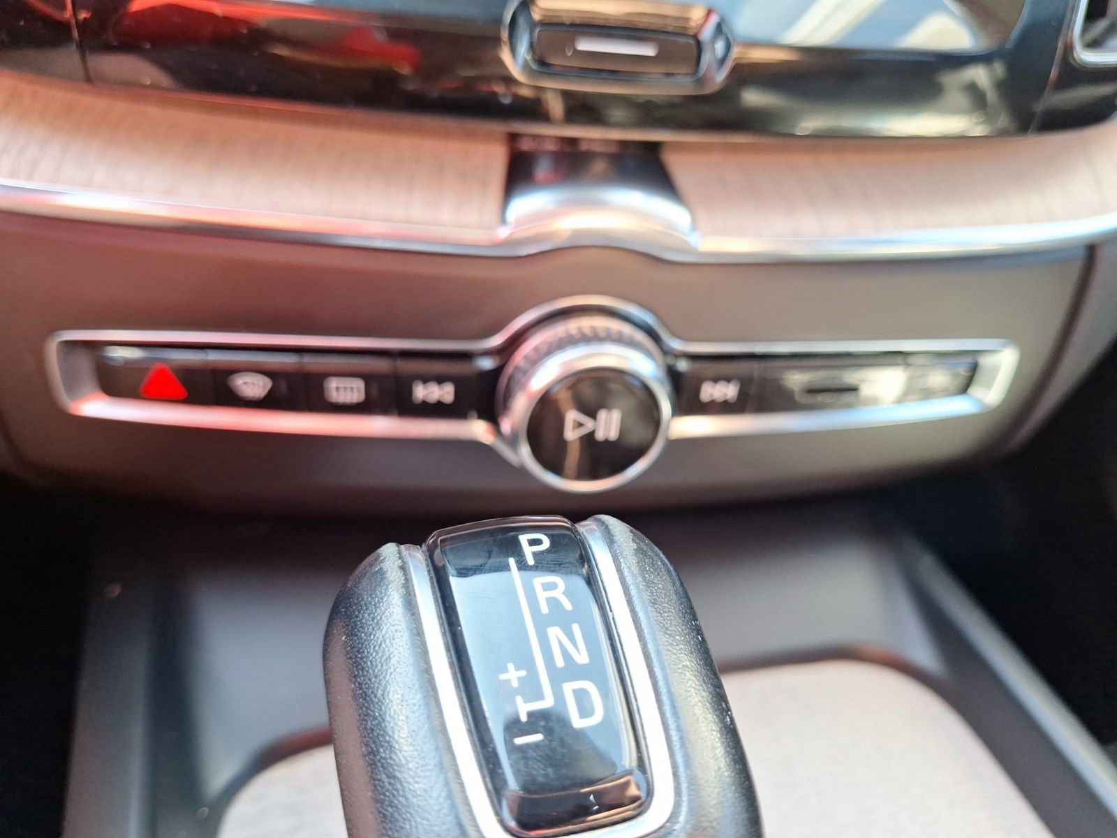 Used 2020 Volvo XC60 T6 Inscription w/ Protection Package Premier image 27