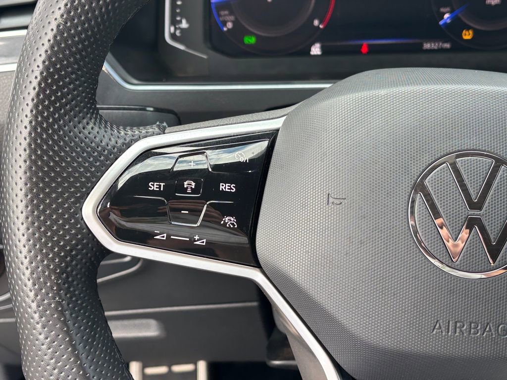 Used 2022 Volkswagen Tiguan SEL R-Line image 16