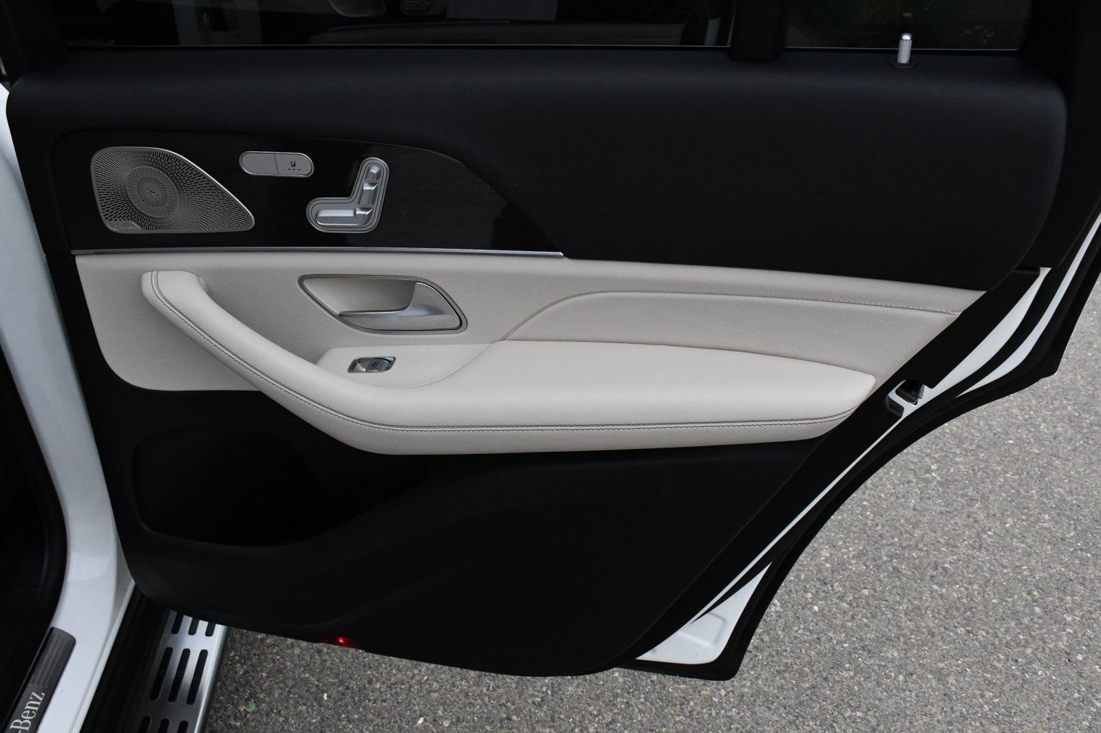 Used 2021 Mercedes-Benz GLS 450 4MATIC image 18