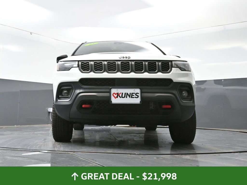 Used 2025 Jeep Compass Trailhawk w/ Trailer Tow Group image 55