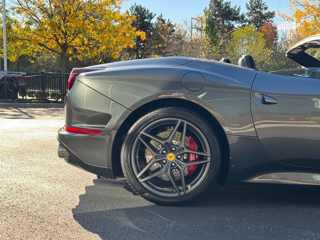 Used 2016 Ferrari California T image 28