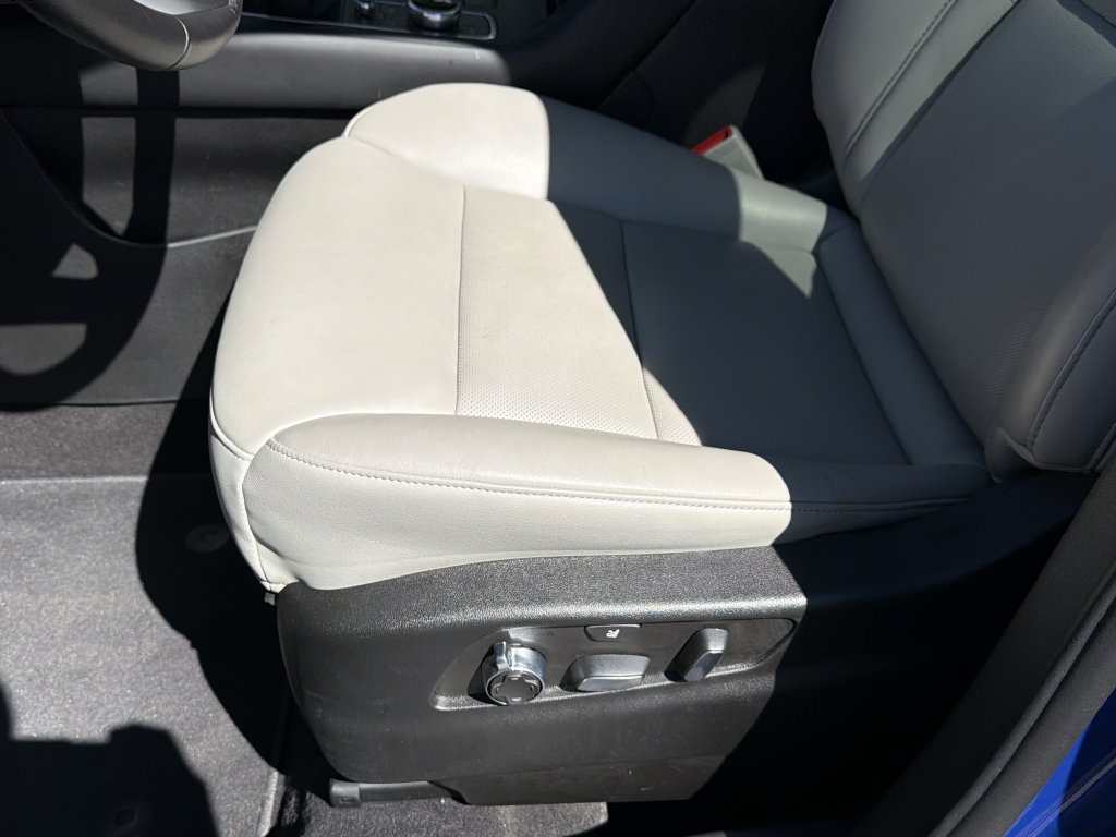 Certified 2023 Cadillac XT4 Premium Luxury FWD image 23