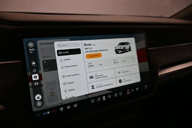 Used 2023 Rivian R1S Adventure Dual AWD/4WD image 5