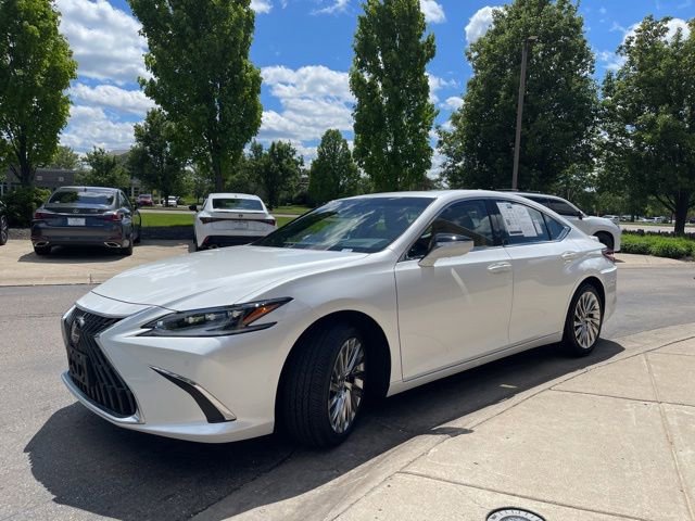 Used 2023 Lexus ES 300h Ultra Luxury w/ Accessory Package (Z1) FWD image 7