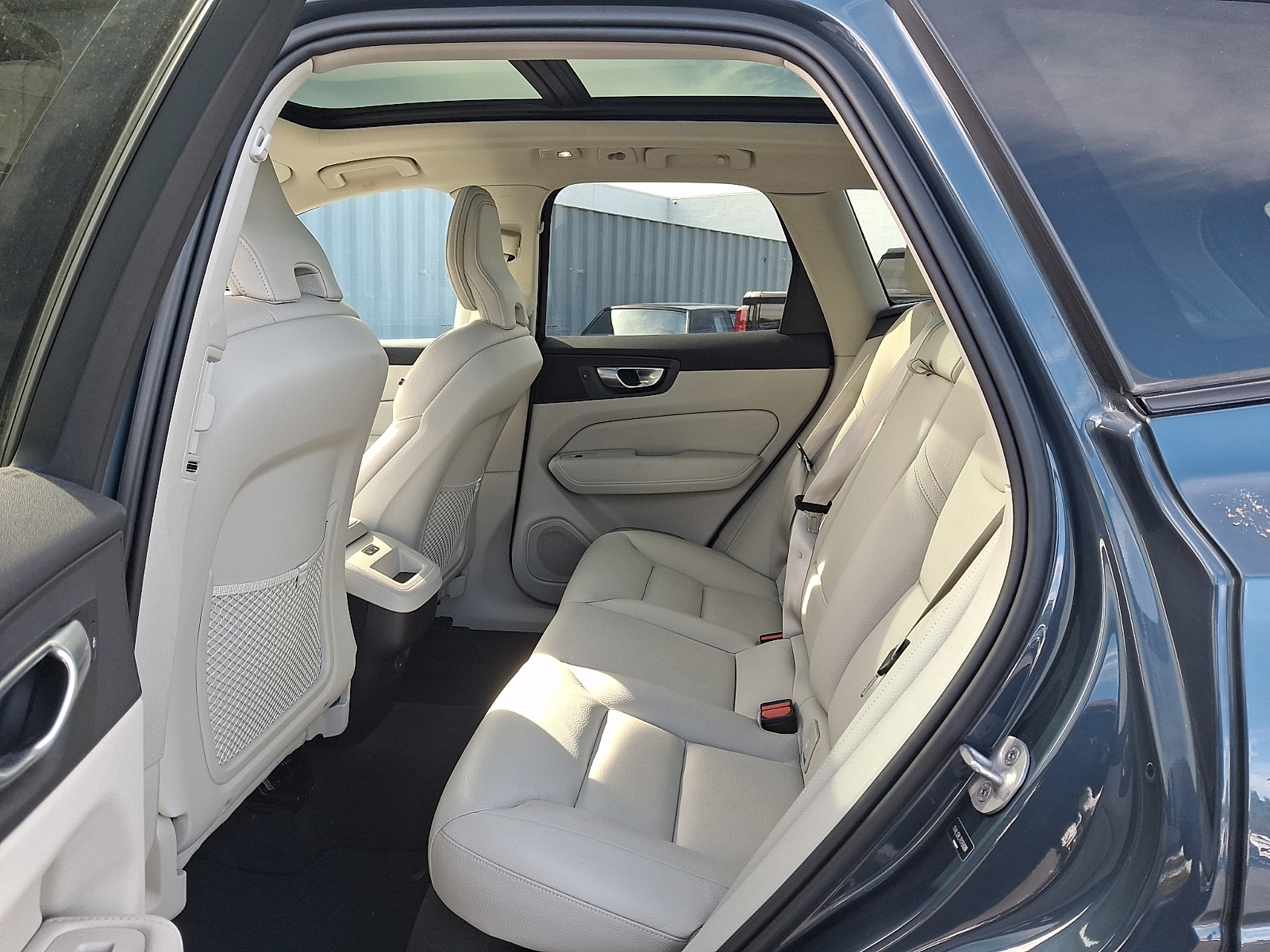 Used 2024 Volvo XC60 B5 Plus w/ Climate Package AWD/4WD image 10