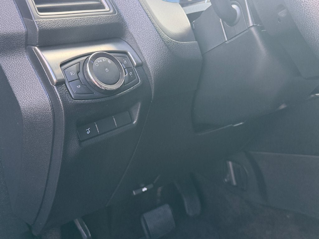 Used 2018 Ford Explorer XLT w/ Equipment Group 201A AWD/4WD image 20