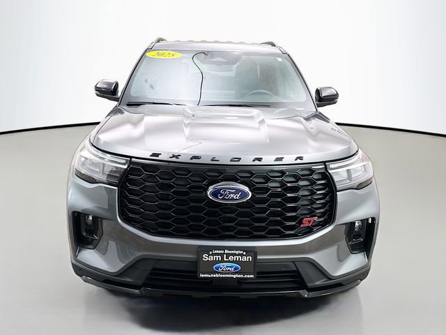 Used 2025 Ford Explorer ST image 2