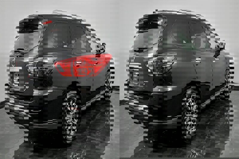 Used 2019 Nissan Pathfinder SV image 11