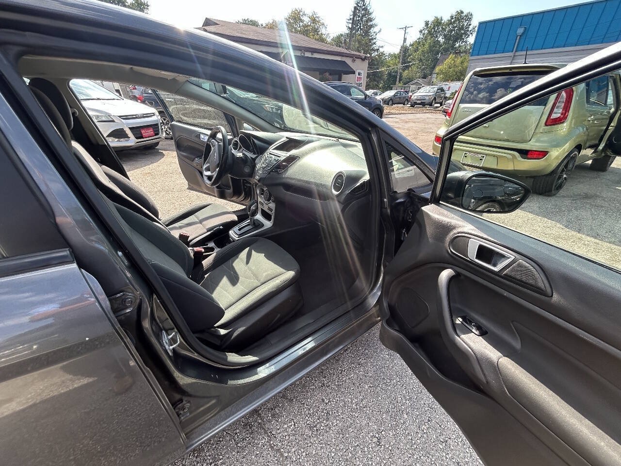 Used 2016 Ford Fiesta SE FWD image 9