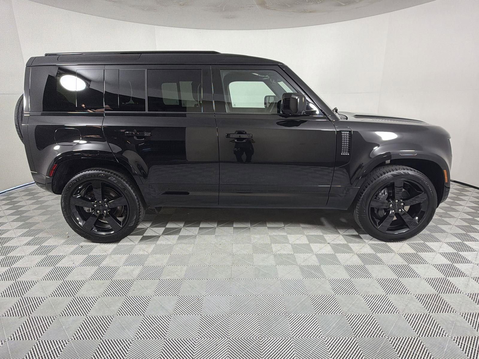 New 2026 Land Rover Defender 110 X-Dynamic SE image 6