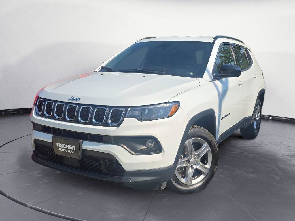 Used 2024 Jeep Compass Latitude AWD/4WD image 1