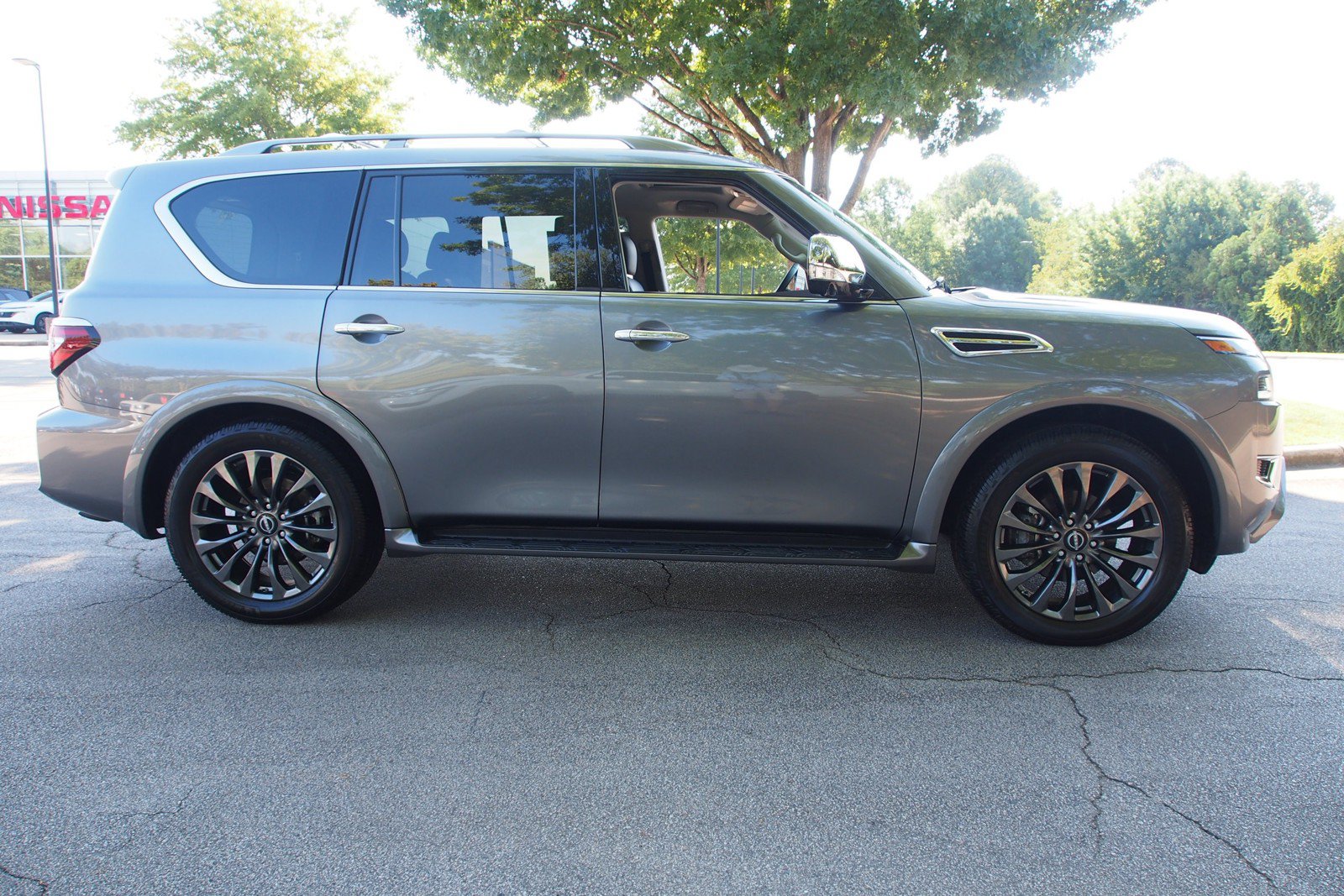 Used 2023 Nissan Armada Platinum w/ Captain's Chairs Package AWD/4WD image 8