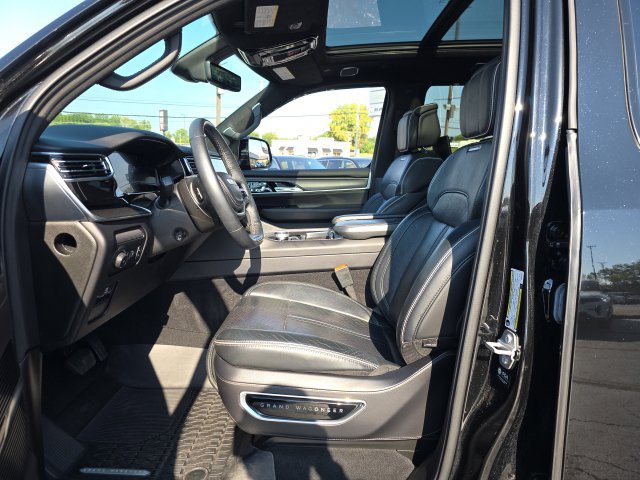Used 2025 Jeep Grand Wagoneer Series II Obsidian w/ Quick Order Packagew 28T AWD/4WD image 11