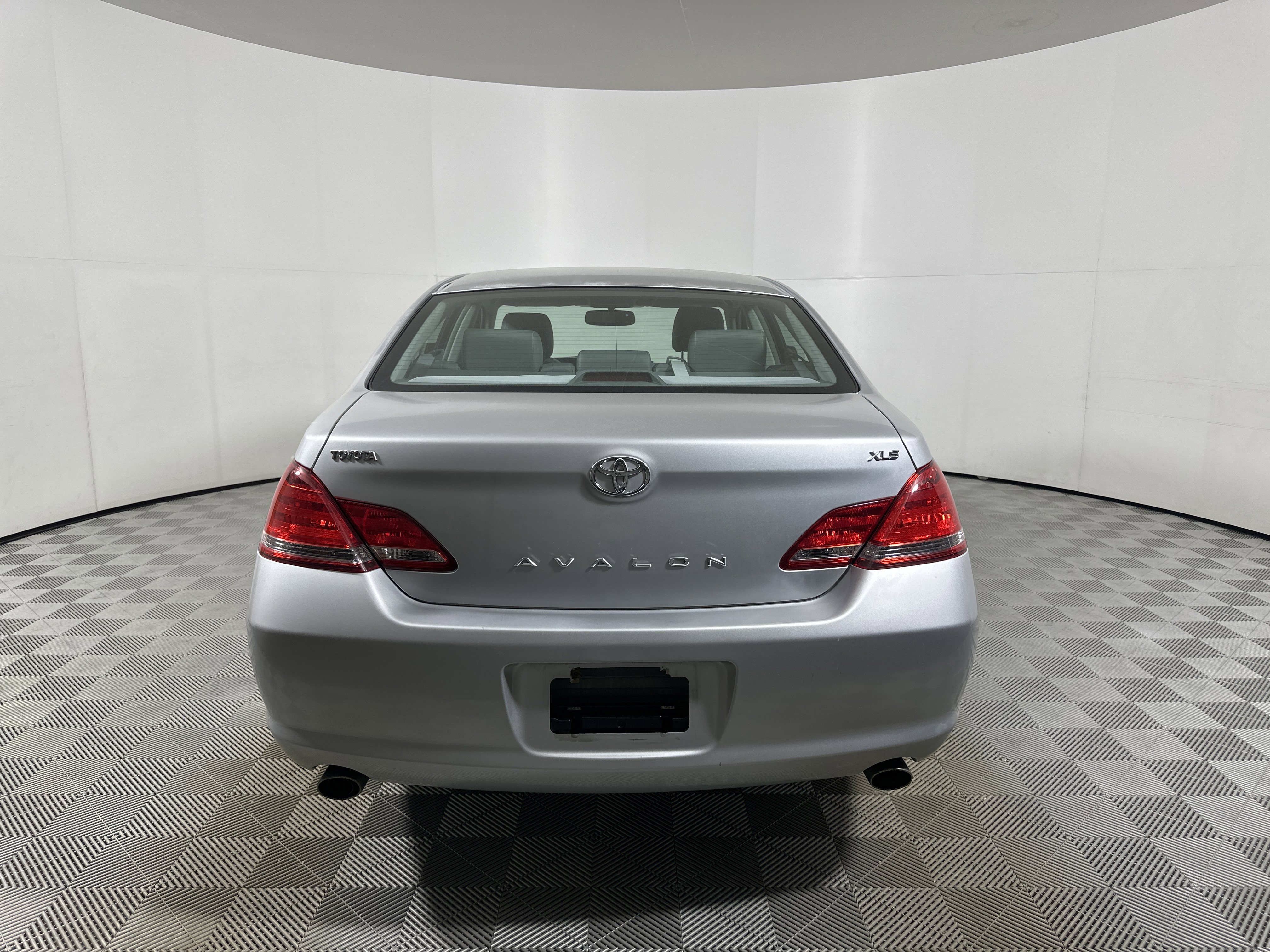 Used 2006 Toyota Avalon XLS image 6