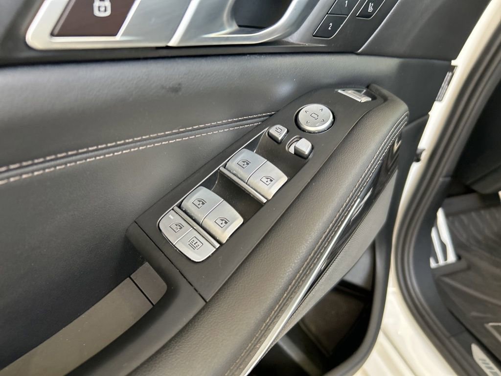 Used 2024 BMW X7 xDrive40i w/ M Sport Package image 60
