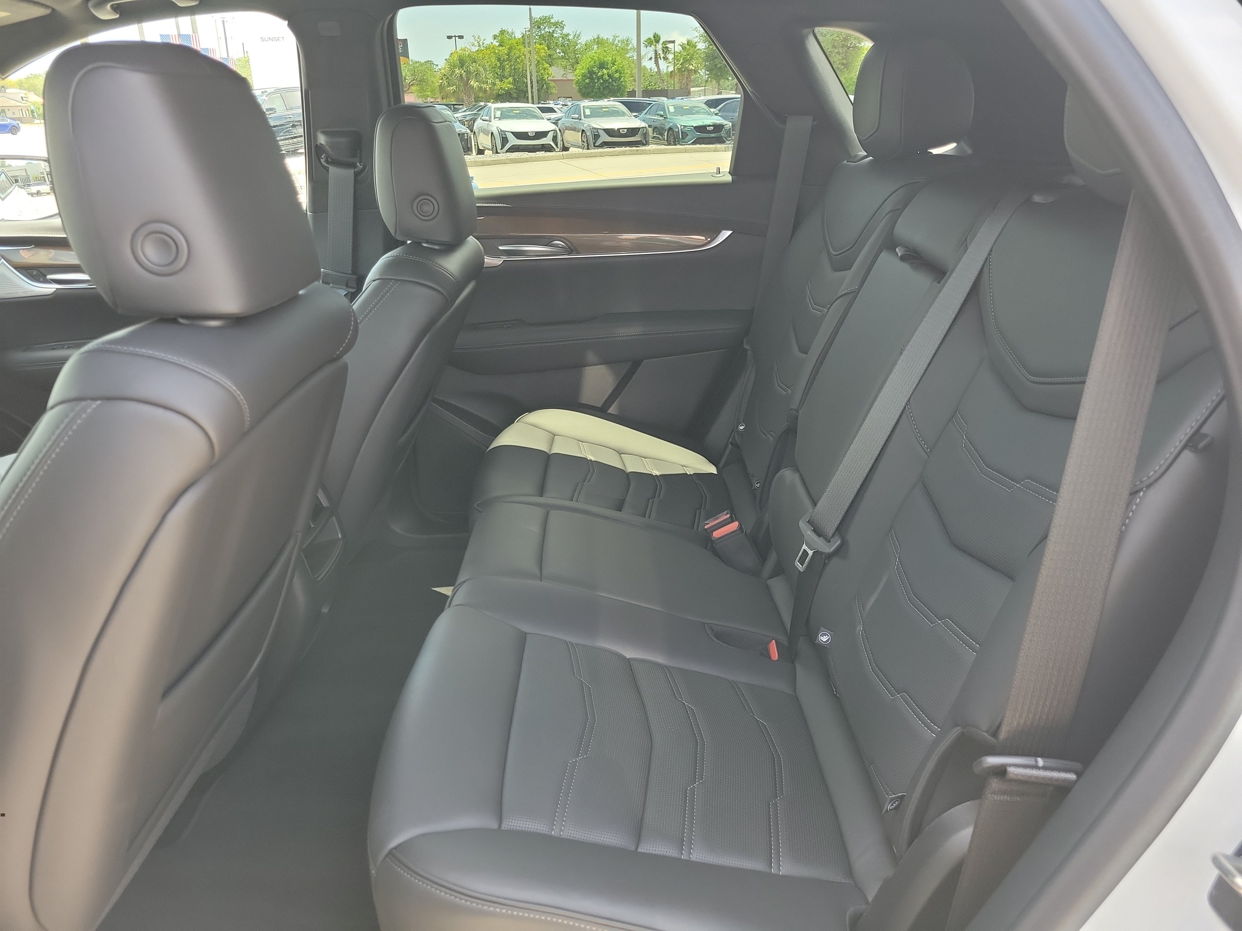 Certified 2022 Cadillac XT5 Sportv w/ Platinum Package AWD/4WD image 16