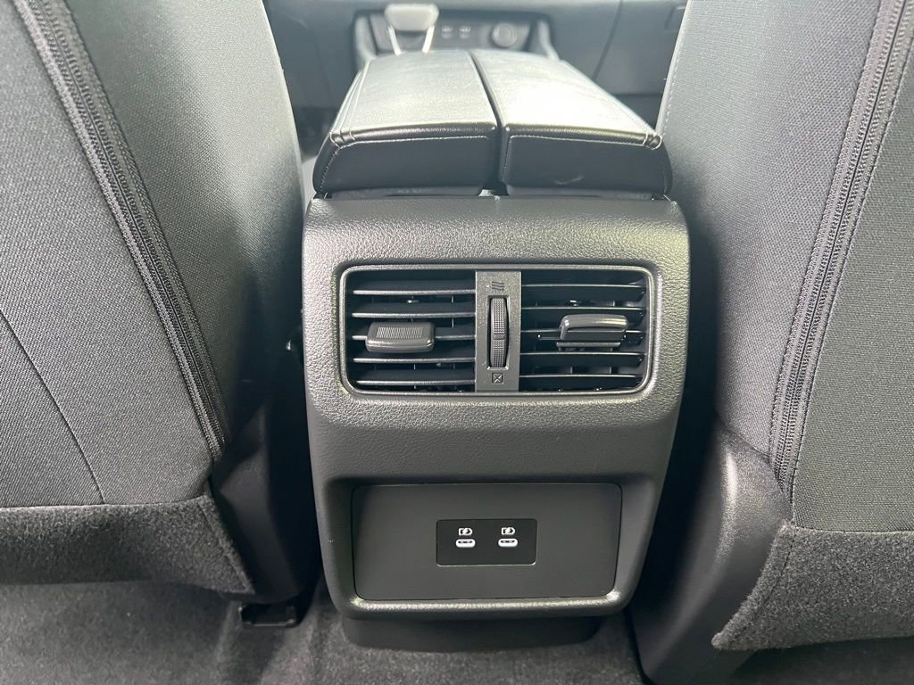 Used 2024 Nissan Rogue SV image 30